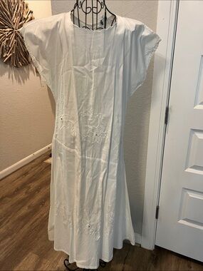 Splendid White Embroidered Cotton Maxi Dress